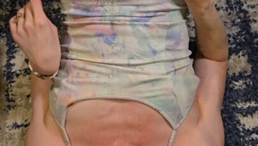 I can’t believe how wet this skinny milf got